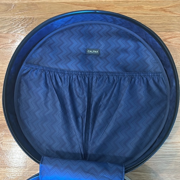 Calpak Baye Gray Milk Marble Round travel Luggage 20” x 19”x17.5” new - Picture 7 of 11